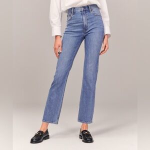 Abercrombie The Ankle Straight Ultra High Rise - Short